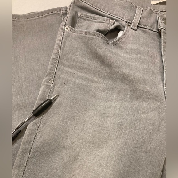 Levi’s | Women’s Classic Crop Gray Jeans - Picture 9 of 10